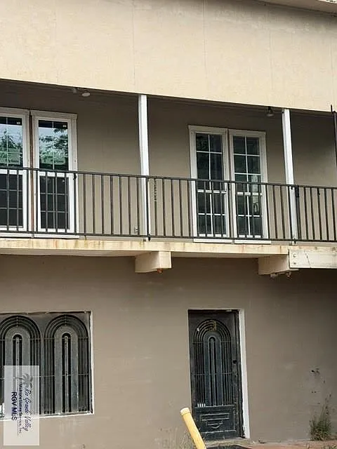 1 bed, 1.0 bath, 704 sqft, $1,000 — Photo 2
