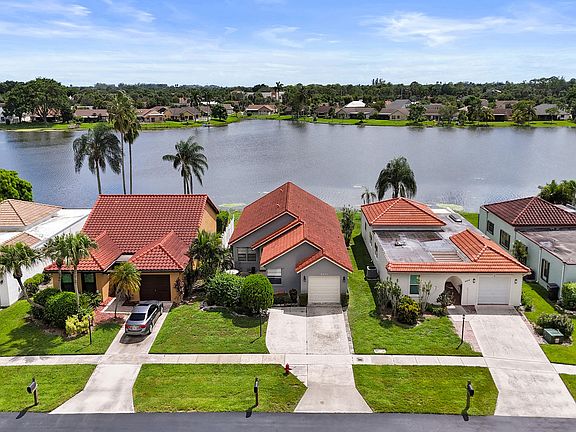 2nd image of 8333 Bonita Isle Drive