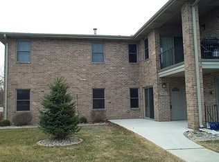 985 Oak Dr, Crown Point, IN 46307