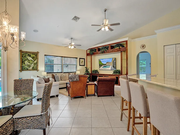 15910 Lindbergh Ln — Photo 15