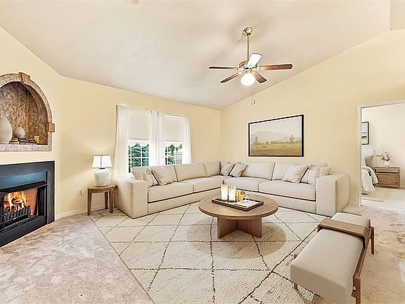 3rd image of 200 Huckleberry Ct