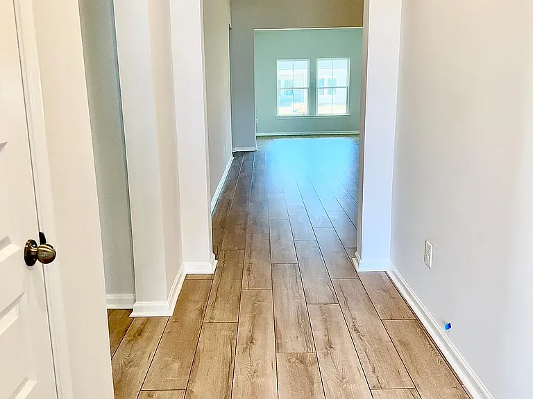 554 Magnolia Terrace Dr — Photo 2