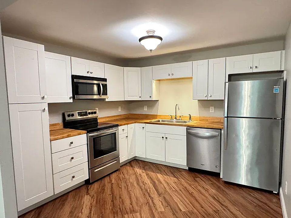 1st image of 2 Pembroke Dr Unit 18