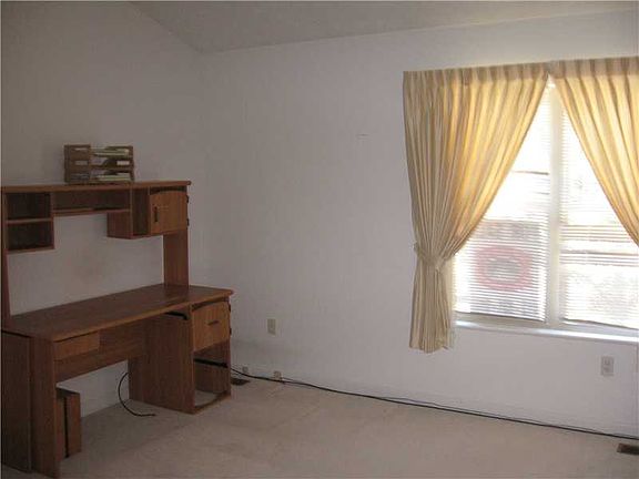 5th image of 903 Berrington Ct