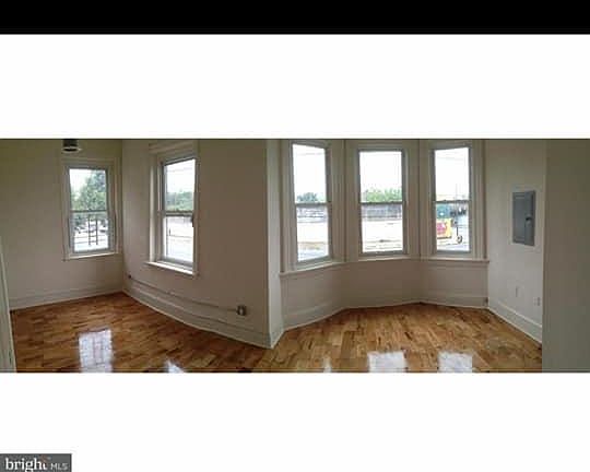 3rd image of 2672 Coral St
