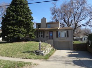 7427 Terry Dr, La Vista, NE 68128