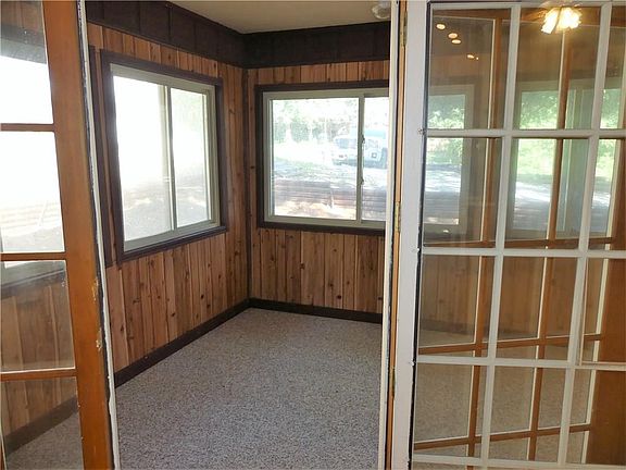 5th image of 104 Shoshone Dr