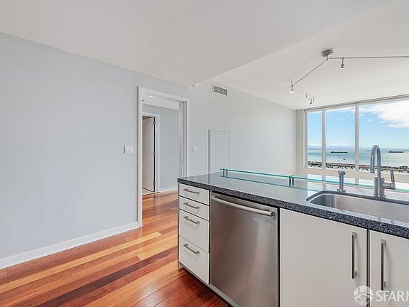 5th image of 301 Main St #25E