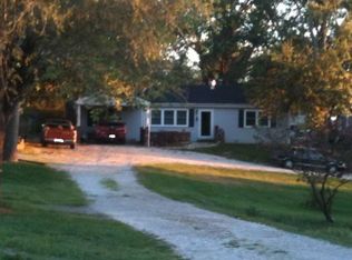 1118 E Adams St, Linn, MO 65051