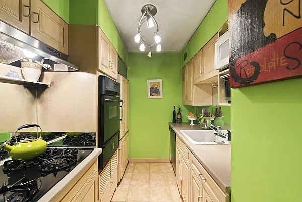 Sold by Nest Seekers International | media 30