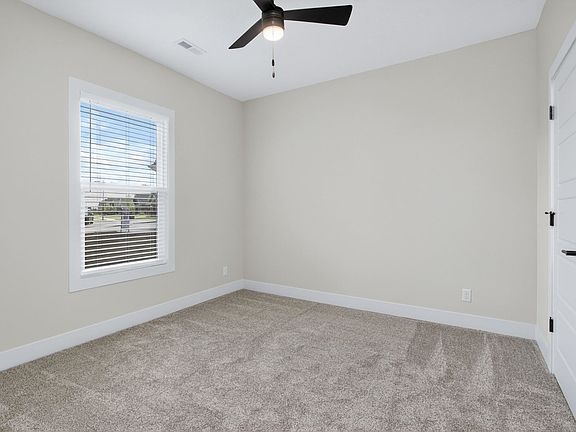 4th image of 412 N 2nd Ave