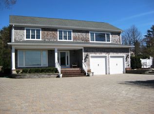 354 Harbor Dr, Centre Island, NY 11771