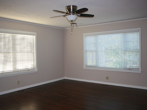 4th image of 950 Henshaw Ave