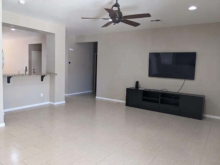 283 E Jade Dr — Photo 3