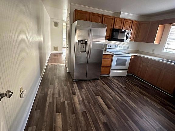 2nd image of 100 & 102 S Kentucky Ave #100