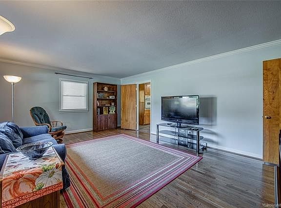 5th image of 3350 Gardner Park Dr