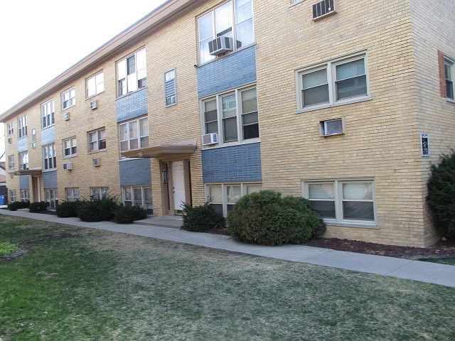 2nd image of 9219 S Cottage Grove Ave APT 1E
