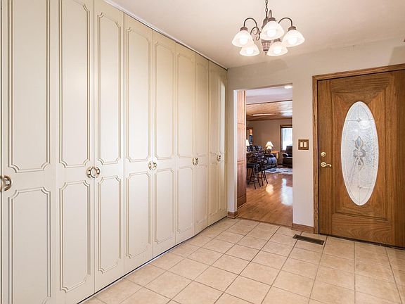 3rd image of 504 Selkirk Dr