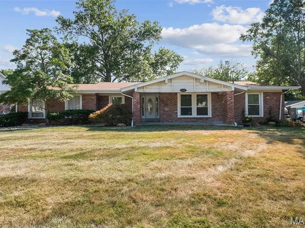 418 Tamarack Dr, Ballwin, MO 63011