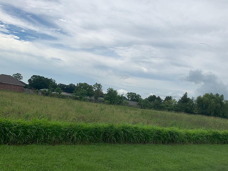 2nd image of 302 Woodrich Ln