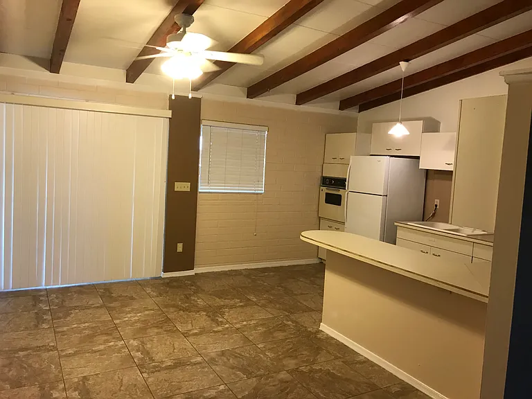 527 N Stewart Ave — Photo 12
