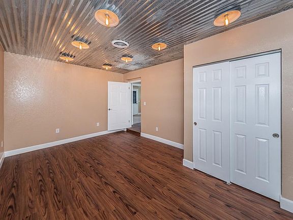 3rd image of 410 S Aurora Ave