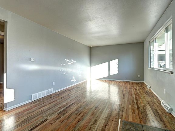 4th image of 4545 N Lincoln St