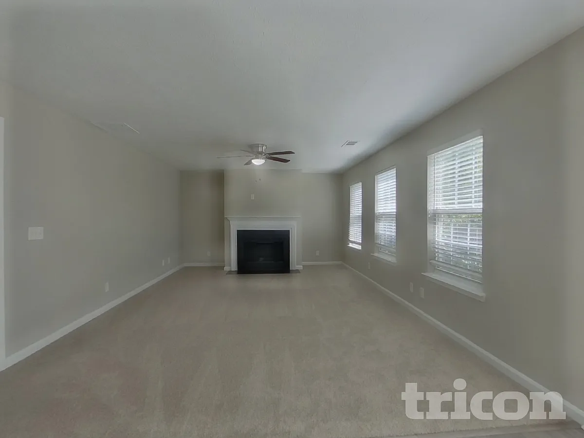 Building Photo - 1030 Riverclift Dr