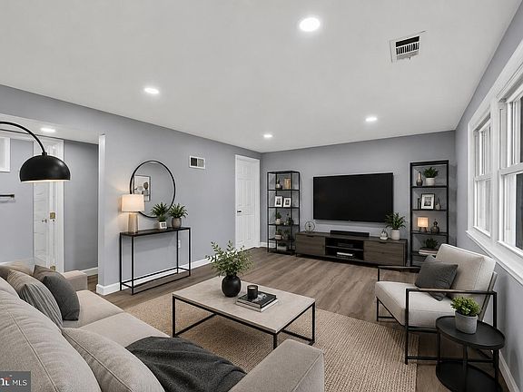 4th image of 3604 Halloway N