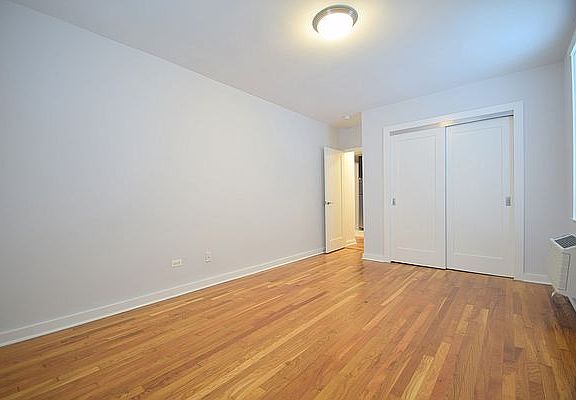 4th image of 1135 Pelham Pkwy N APT 4E