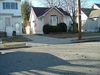 1st image of 17 Chicago Ave