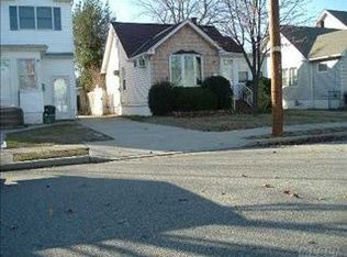 17 Chicago Ave, Bellmore, NY 11710