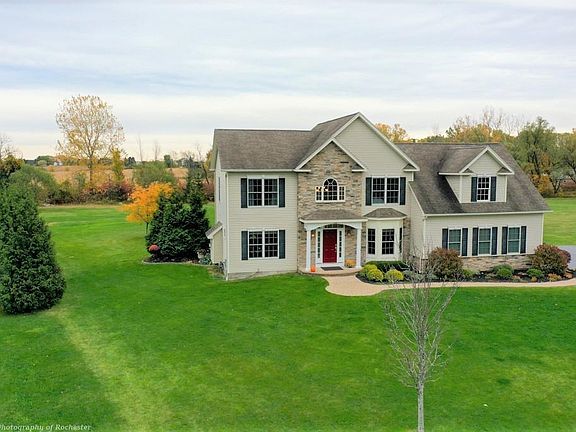 3rd image of 14 Forest Creek Dr