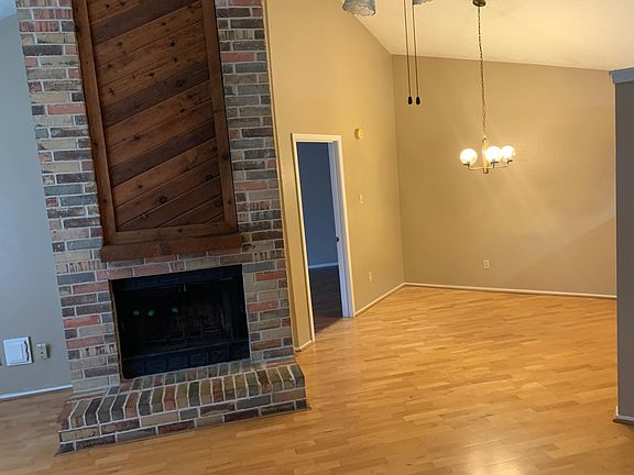 3rd image of 2530 Edgedale Dr