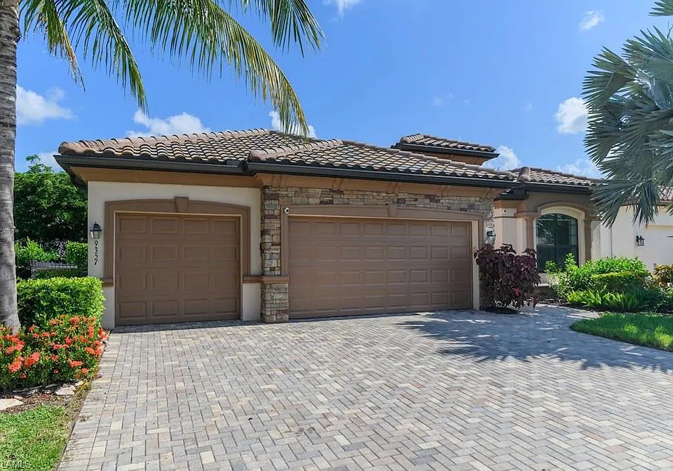 9357 Glenforest Dr