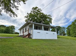 2141 Clintonville Rd, Harrisville, PA 16038