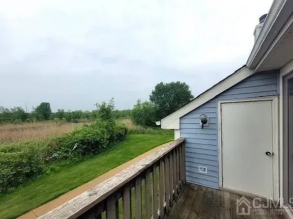 812 Aspen Dr, Plainsboro, NJ 08536