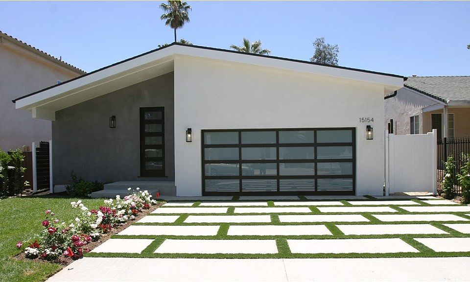 1st image of 15154 La Maida St