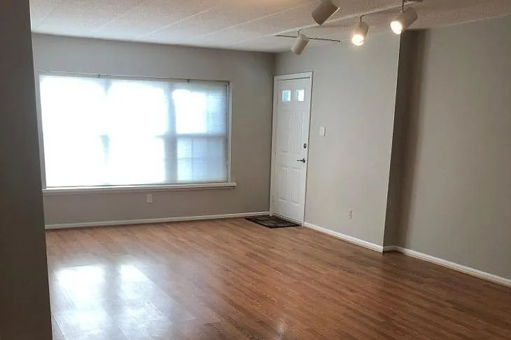 313 Glen Ln #313 — Photo 8