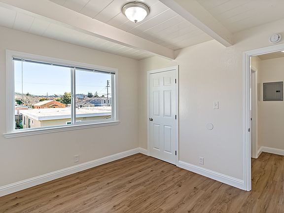 5th image of 1970 Powell St APT D