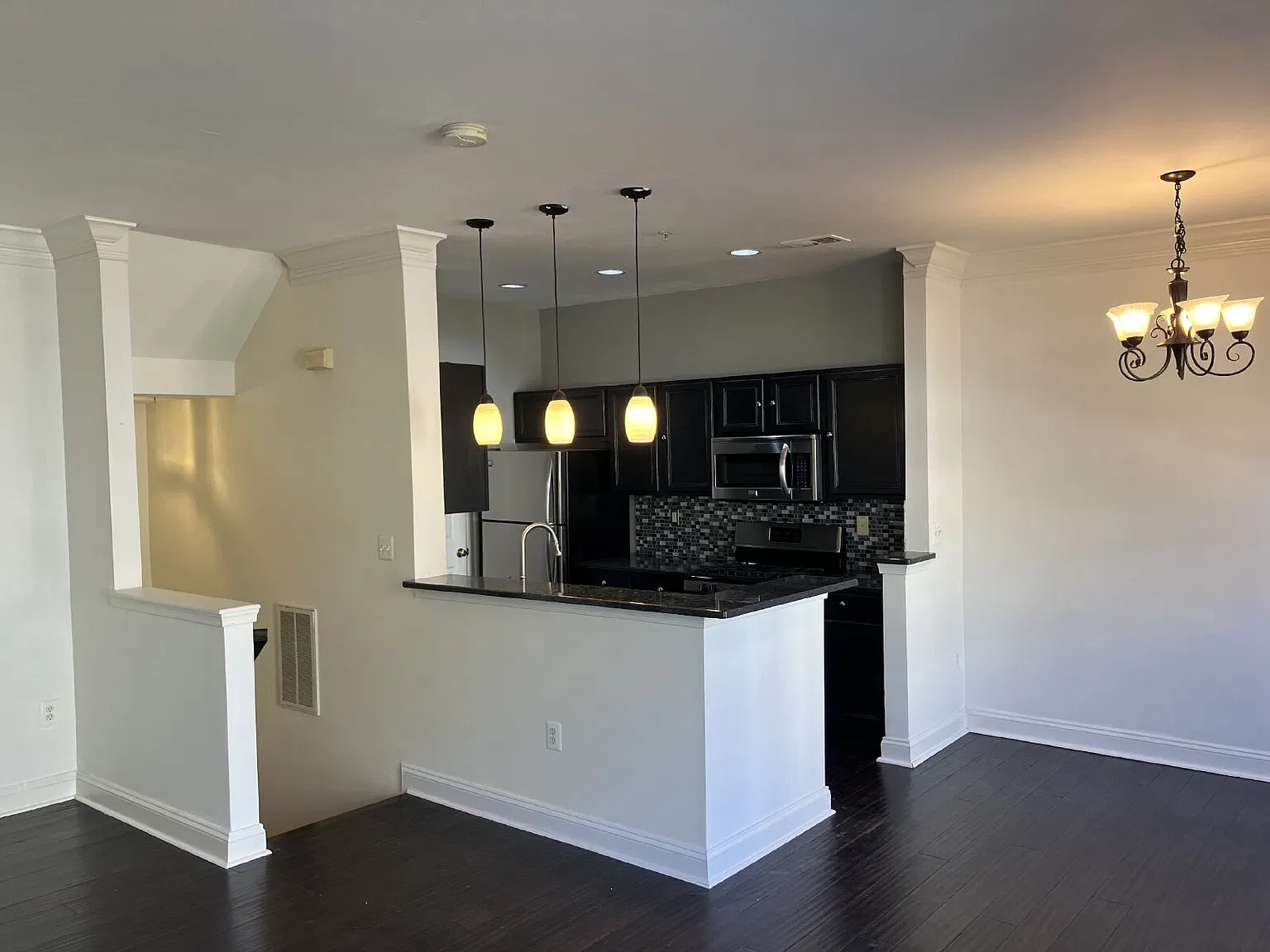 2 bed, 2.0 bath, 960 sqft, $2,400 — Photo 3
