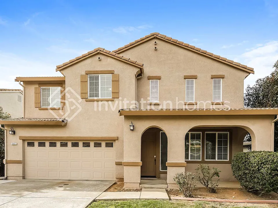 1097 Ashford Ln