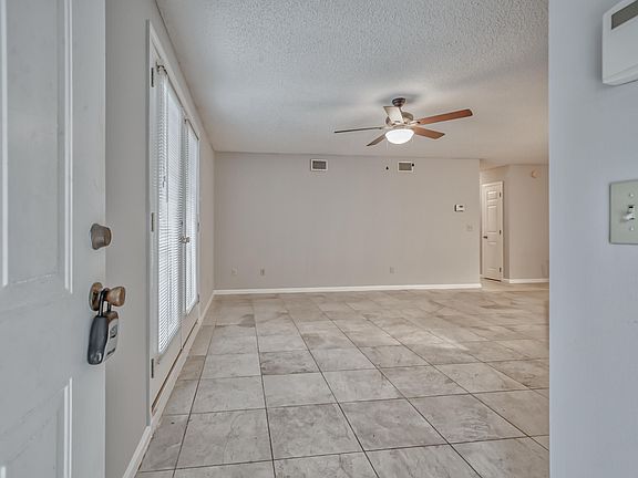 3rd image of 13715 RICHMOND PARK Drive #201