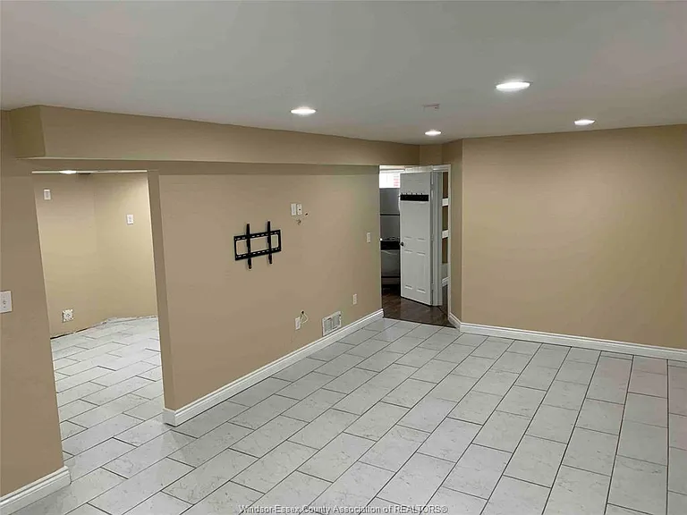 4537 Fontana Ave #LOWER — Photo 3
