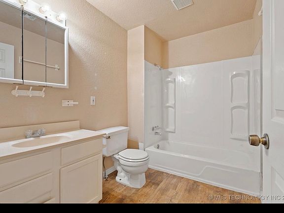 5th image of 806 S Osage Ave #806