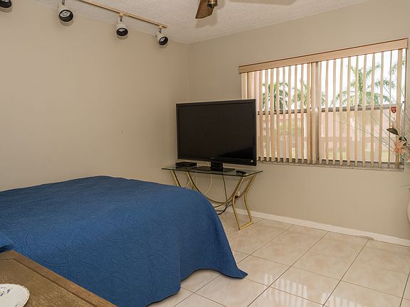5th image of 9461 Sunrise Lakes Blvd APT 303