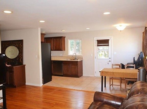 5th image of 2655 Homedale St