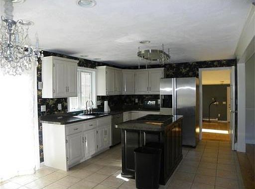 3rd image of 18 Singingwood Dr