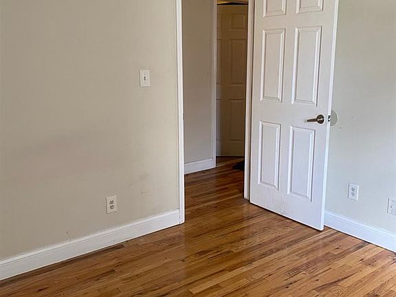5th image of 141 Van Winkle Ave #1