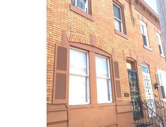 2nd image of 612 W Mayfield St